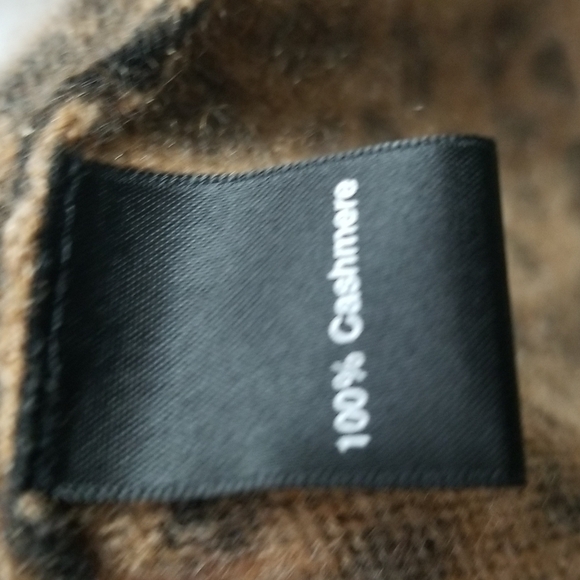 CASHMERE CARDIGAN BY SAKS FIFTH AVENUE IN ANIMAL PRINT SIZE MEDIUM - Picture 7 of 8